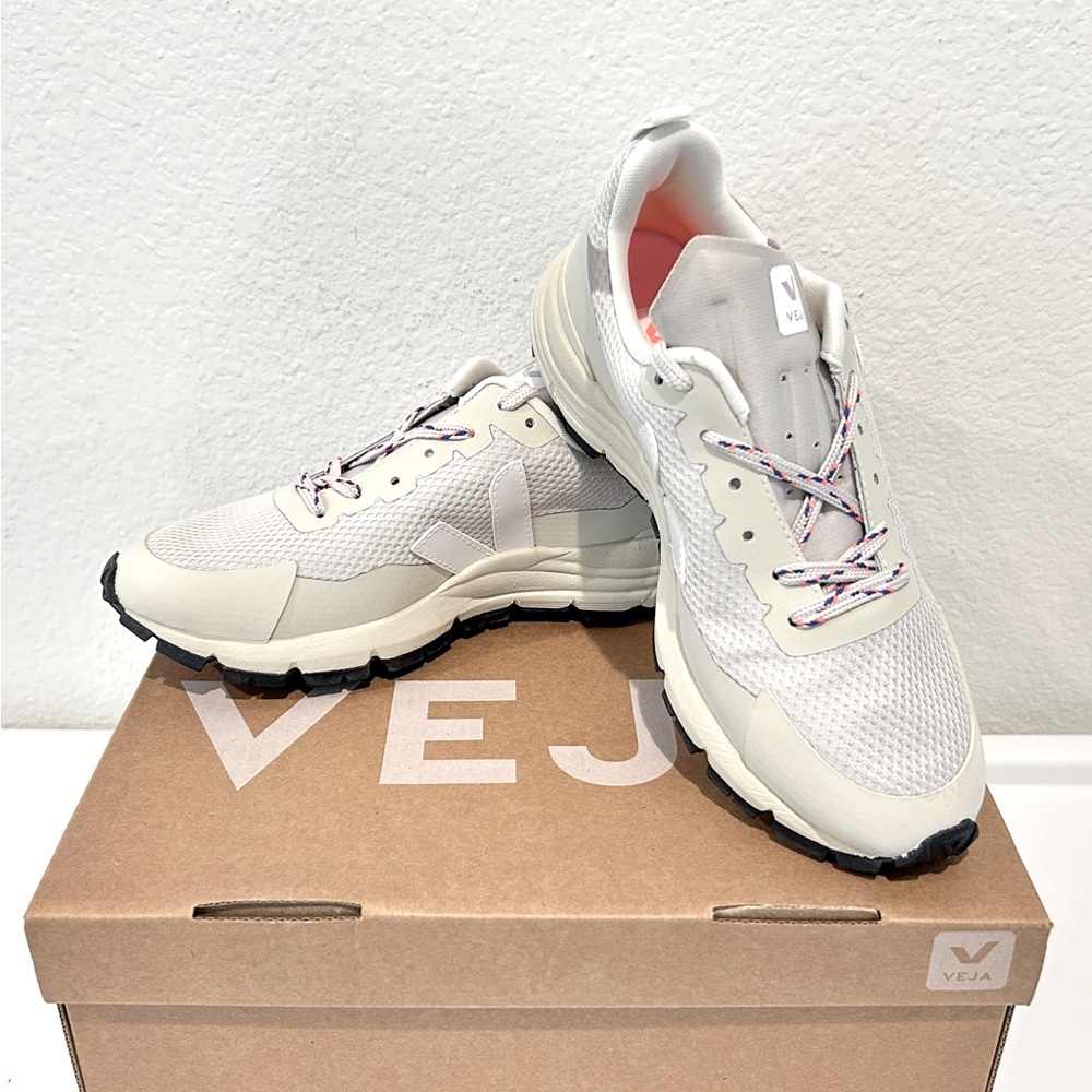 Veja Dekkan Sneakers in Natural Color, Size 6, New in Box